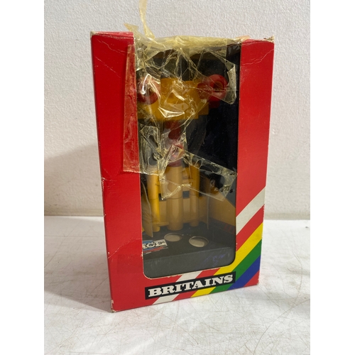 209 - Britains Stargard Flight Buggy 9114, Alien Space Cannon 9125, Stargard Space Cannon 9115 and Accesso... 