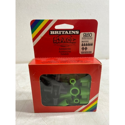 209 - Britains Stargard Flight Buggy 9114, Alien Space Cannon 9125, Stargard Space Cannon 9115 and Accesso... 