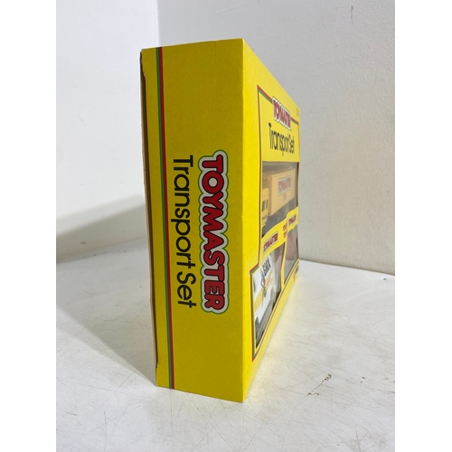 211 - Corgi Transporter Set, James Bond 007 set 3082, Batmobile and Bat boat set 3 , Triumph Acclaim 276, ... 