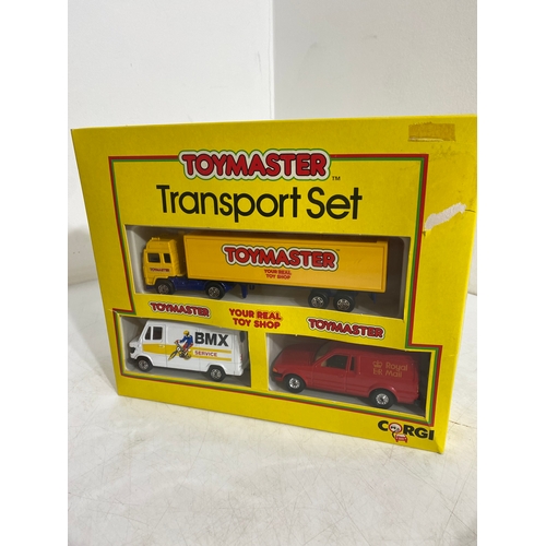 211 - Corgi Transporter Set, James Bond 007 set 3082, Batmobile and Bat boat set 3 , Triumph Acclaim 276, ... 