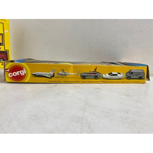 211 - Corgi Transporter Set, James Bond 007 set 3082, Batmobile and Bat boat set 3 , Triumph Acclaim 276, ... 