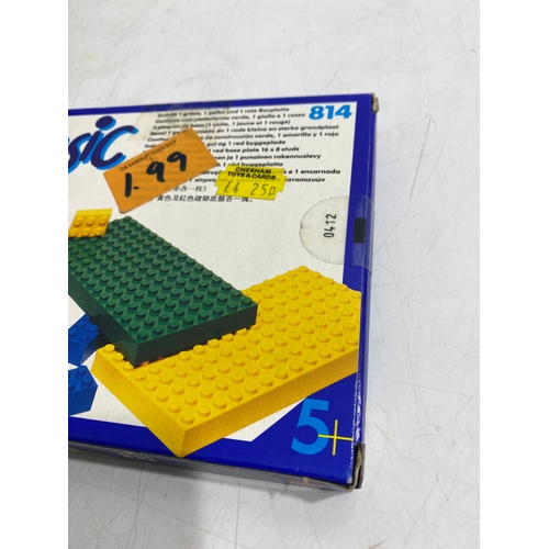 217 - Lego System 4548 Lego Basic sets 520, 530, 310, Lego Accessory packs 814 & 993