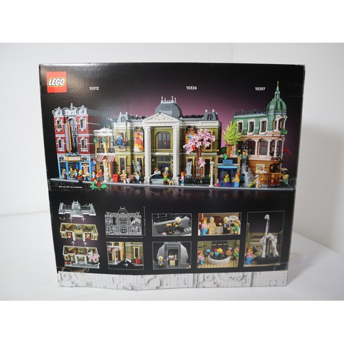 123 - Lego Icons - 10326 Natural History Museum - Boxed with instructions / Minifigures