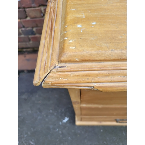 617 - Vintage pine chest of draw 2 over 2