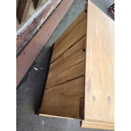 617 - Vintage pine chest of draw 2 over 2