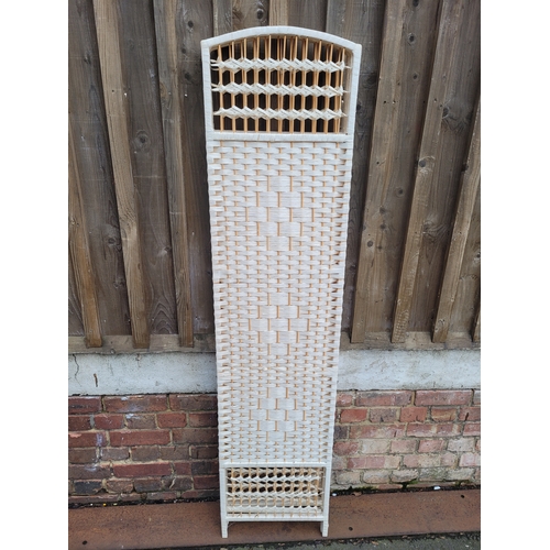 622 - wicker room divider