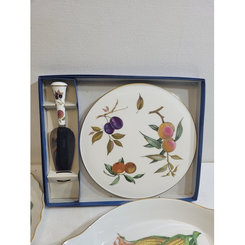 230 - Royal Worcester Porcelain Evesham dinner service set includes plates, tureen's, serving dishes, cake... 