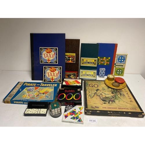 225 - A collection of Tabletop games including Go, Taxi, Pirate and Traveler, Quadwrangle, Halma, Draughts... 