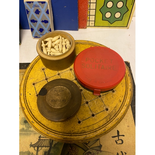 225 - A collection of Tabletop games including Go, Taxi, Pirate and Traveler, Quadwrangle, Halma, Draughts... 