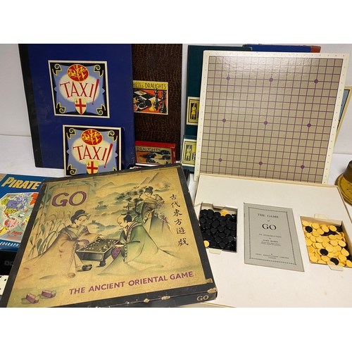 225 - A collection of Tabletop games including Go, Taxi, Pirate and Traveler, Quadwrangle, Halma, Draughts... 