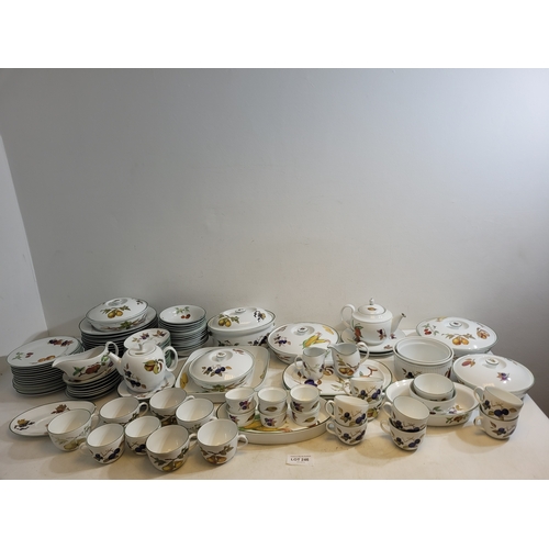 246 - Large collection of Royal Worcester Evesham Service includes breakfast and dinner