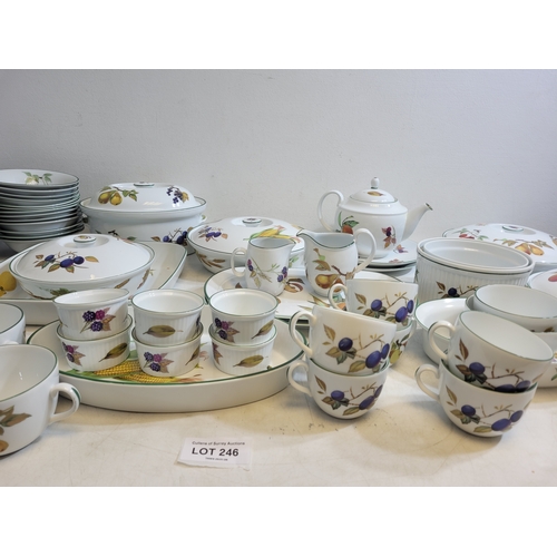 246 - Large collection of Royal Worcester Evesham Service includes breakfast and dinner