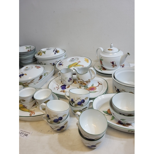 246 - Large collection of Royal Worcester Evesham Service includes breakfast and dinner