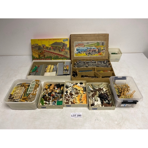 280 - Assortment of vintage farm figures, animals and fencing as well as Boxed Airfix HO &OO Gauge Tracksi... 