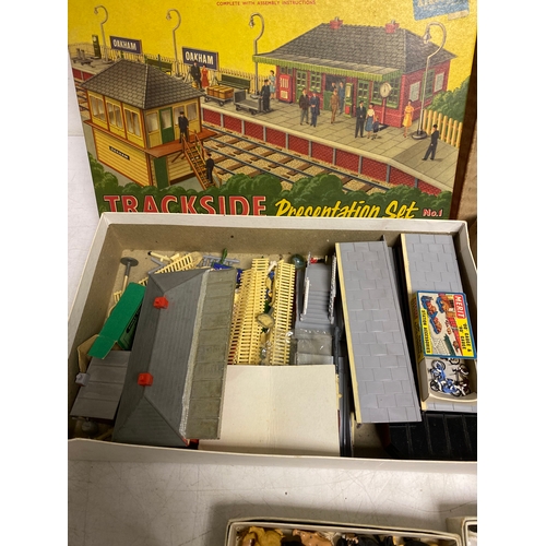 280 - Assortment of vintage farm figures, animals and fencing as well as Boxed Airfix HO &OO Gauge Tracksi... 