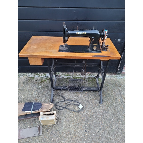 674 - Vintage singer 31K15 sewing machine on treadle