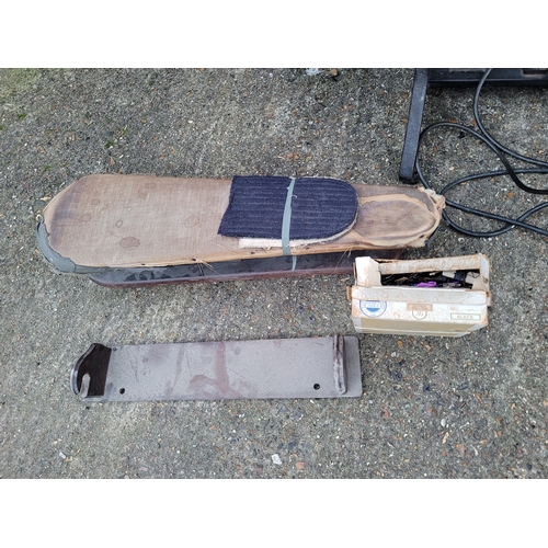 674 - Vintage singer 31K15 sewing machine on treadle