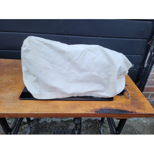 674 - Vintage singer 31K15 sewing machine on treadle