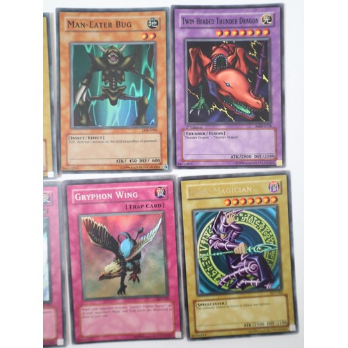 154 - Yu-Gi-Oh A collection of over 600 cards + Beckett Yu-Gi-Oh Collector Book from 2003 including Rare, ... 