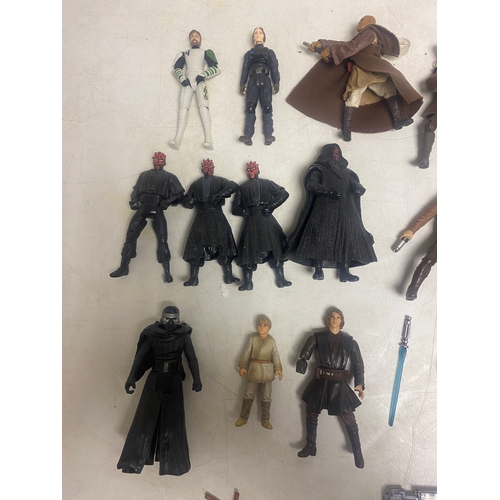173 - An Assortment of Star Wars Figures including, removable magnetic head Jango Fett, Anakin Skywalker, ... 