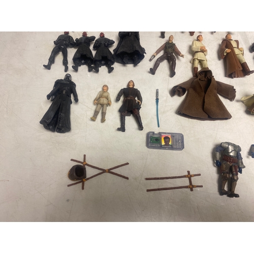 173 - An Assortment of Star Wars Figures including, removable magnetic head Jango Fett, Anakin Skywalker, ... 