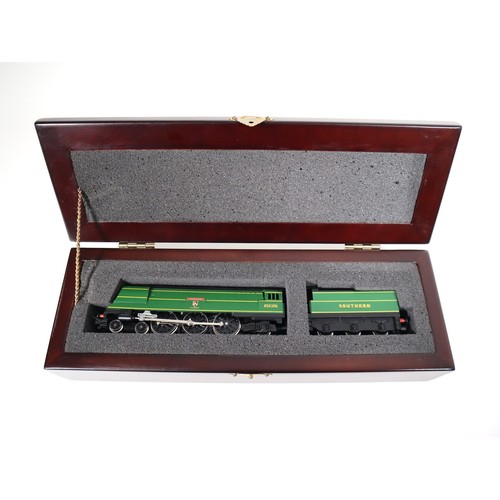 Hornby - R320 Limited Edition 'Exeter' locomotive 4-6-2 Southern ...