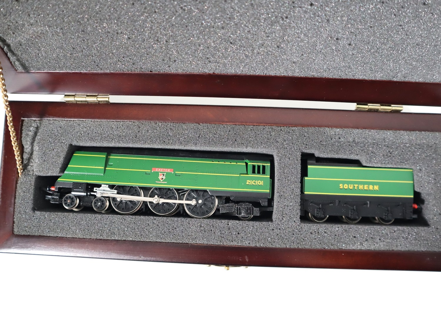 Hornby - R320 Limited Edition 'Exeter' locomotive 4-6-2 Southern ...