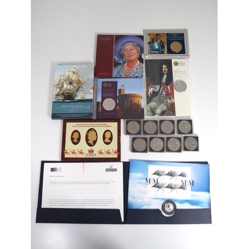 19 - A collection of various UK commemorative £5 & Crown Cupro-Nickel coins