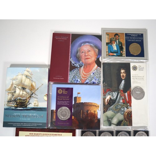 19 - A collection of various UK commemorative £5 & Crown Cupro-Nickel coins