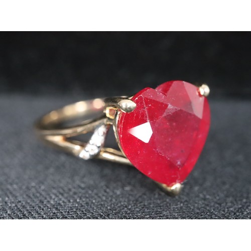 35 - 4.66ct Thai Ruby 9K Gold Ring Size N to O, Malagasy Ruby & White Zircon 9K Gold Ring Atgw 5.90 cts S... 