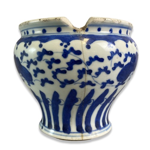 146 - Ming dynasty Chinese porcelain blue & white jar / vase. Underglaze blue & white stylised scrolling f... 