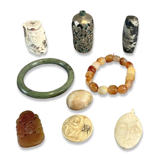 33 - Collection of Chinese Jade bracelet, Token, netsuke etc.
Includes a Jade bracelet, Agate stone bangl... 