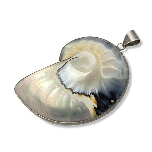 12 - Large Silver nautilus shell Pendant.
7.5 x 4.6 cm