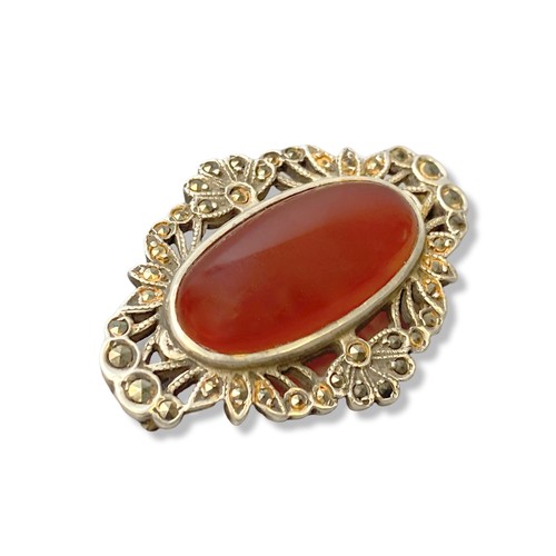 16 - Vintage Agate & silver Marcasite brooch. 
3.2 x 2.2 cm