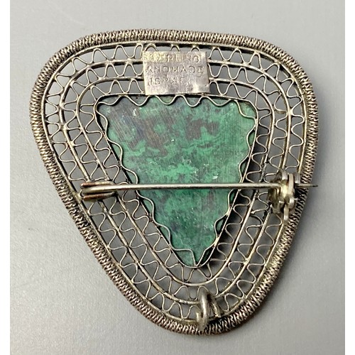 19 - Silver & gree Agate filigree brooch.
4 x 3.2 cm