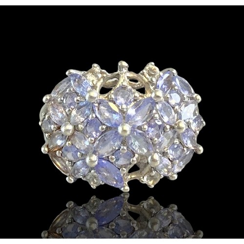 6 - 9 carat white gold, Tanzanite & Diamond ring .