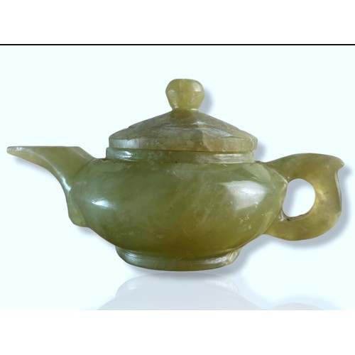 39 - Chinese carved jade miniature teapot. 
4.5 x 10cm