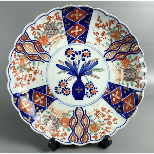 217 - Five pieces of late Meiji Japanese Imari porcelain plates & vases.