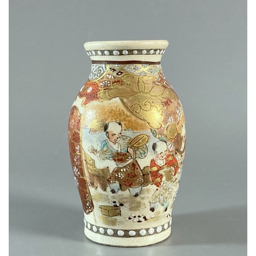 221 - Collection of Six Japanese Satsuma miniature vases. Hand painted. Late Meiji / Taisho period.
Talles... 