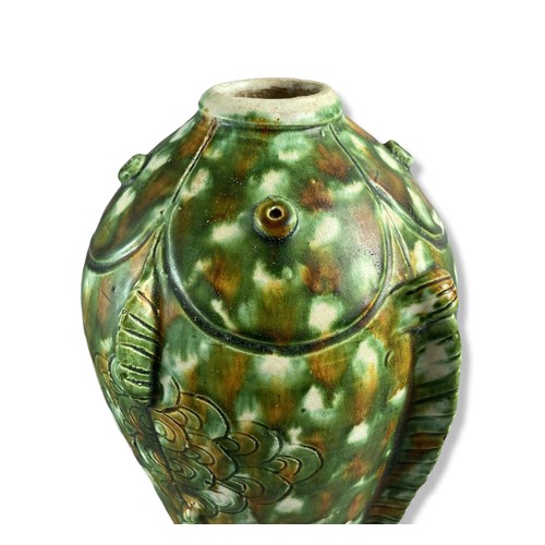 185 - Chinese Sancai glaze pottery Twin-fish shape bottle vase.
Stands 20.5cm tall.