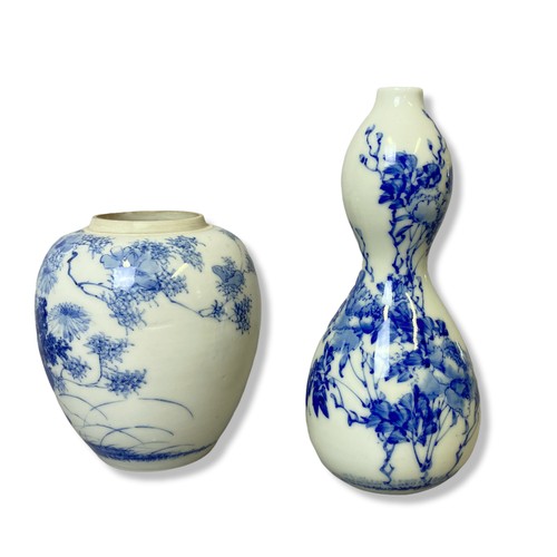 260 - Two late meiji period japanese porcelain Blue & white vases and a Chinese dish. Including double gou... 