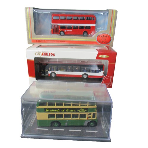 33 - A mixed lot of 6 Diecast model buses.