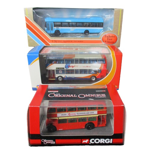 33 - A mixed lot of 6 Diecast model buses.