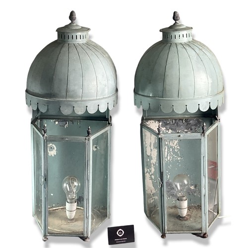 278 - Large pair of Colefax & Fowler painted Tole lanterns. 20th-century.
72cm Tall