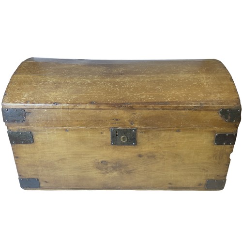 285 - An antique domed Pine chest.
71 x 43 x 40 cm