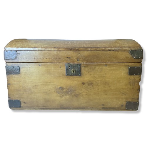 285 - An antique domed Pine chest.
71 x 43 x 40 cm