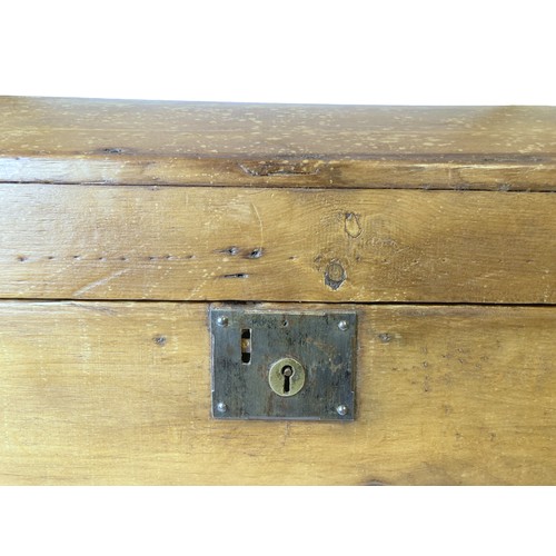 285 - An antique domed Pine chest.
71 x 43 x 40 cm