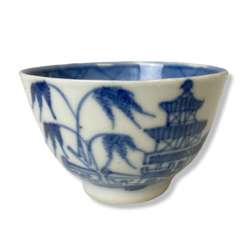 266 - Three Chinese Qianglong export porcelain tea bowls.