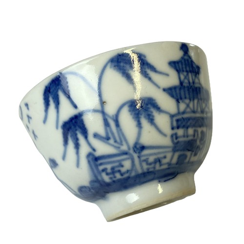 266 - Three Chinese Qianglong export porcelain tea bowls.