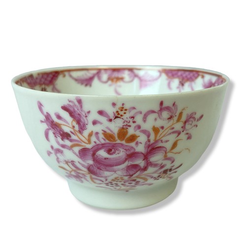 266 - Three Chinese Qianglong export porcelain tea bowls.